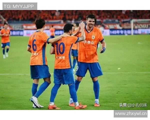 后场防守失误致命奥斯卡助攻侯永永头球破门泰山队暂时落后玉昆队