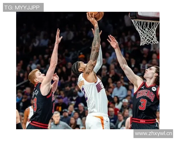 布克半场表现起伏7投4中仅得13分失误频频影响球队节奏 布克半场表现起伏7投4中仅得13分失误频频影响球队节奏