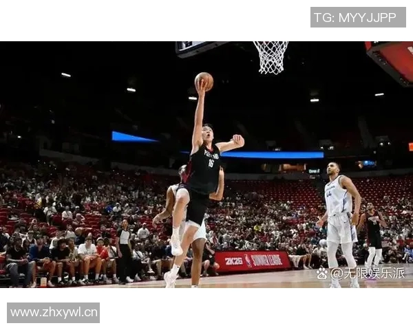 爱德华兹半场表现亮眼11投5中贡献14分1篮板1助攻1盖帽