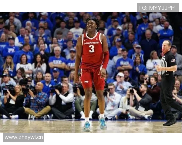 阿杜蒂耶罗在G联盟上演惊天隔扣防守球员被撞翻在地