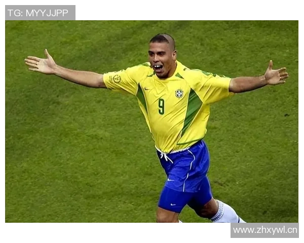 内马尔向里瓦尔多赠送签名球衣并晒合影表达对偶像的敬意